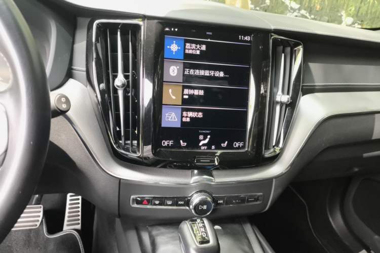 Used Volvo XC60 2021 T5 4x4 Smart & Advanced Sport Edition Audio And AC Panel