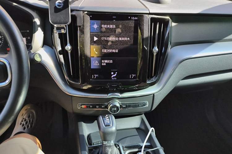 Used Volvo XC60 2021 T5 4x4 Smart Luxury Edition Audio And AC Panel