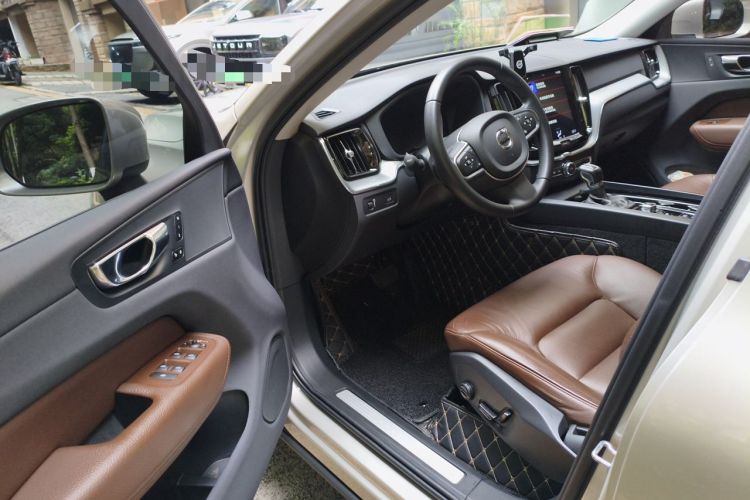 Used Volvo XC60 2021 T5 4x4 Smart Luxury Edition Driver Seat