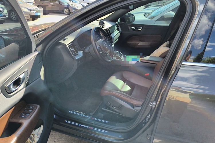Used Volvo XC60 2021 T5 4x4 Smart Luxury Edition Driver Seat