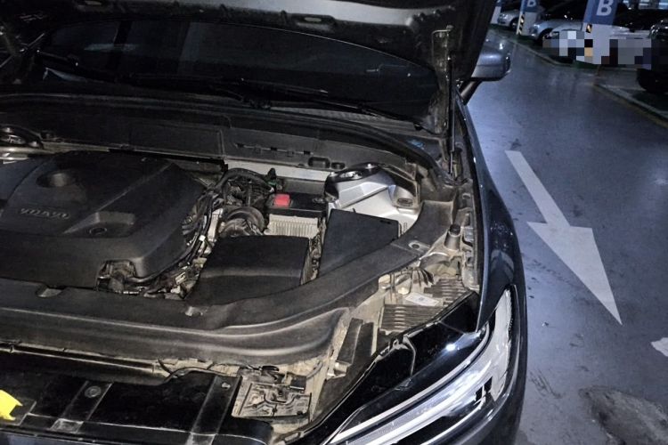 Used Volvo XC60 2021 T5 4x4 Smart Luxury Edition Engine Bay Left