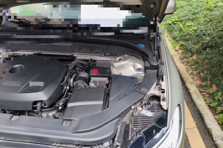 Used Volvo XC60 2021 T5 4x4 Smart Luxury Edition Engine Bay Left