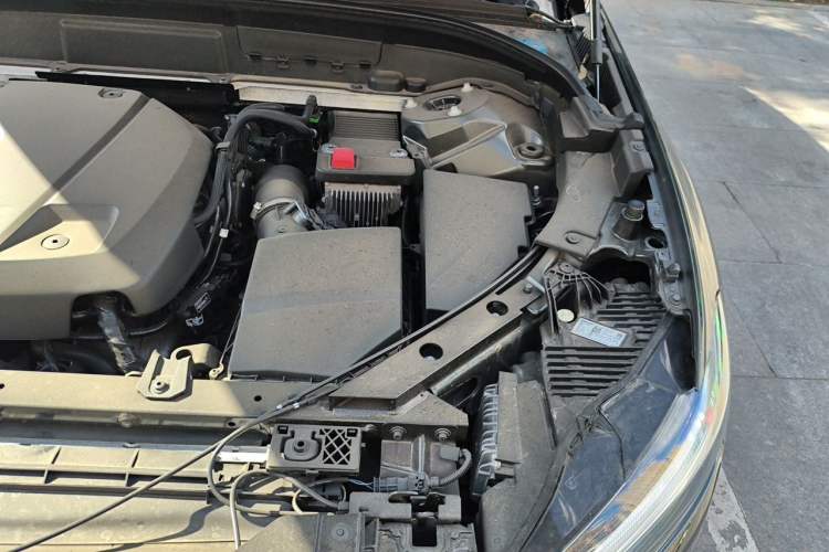 Used Volvo XC60 2021 T5 4x4 Smart Luxury Edition Engine Bay Left