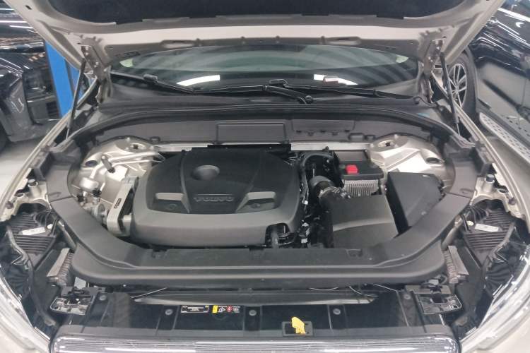 Used Volvo XC60 2021 T5 4x4 Smart Luxury Edition Engine Bay