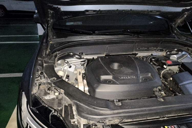 Used Volvo XC60 2021 T5 4x4 Smart Luxury Edition Engine Bay Right