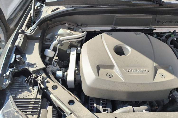 Used Volvo XC60 2021 T5 4x4 Smart Luxury Edition Engine Bay Right
