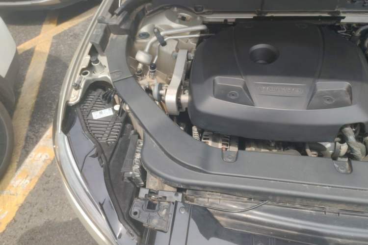 Used Volvo XC60 2021 T5 4x4 Smart Luxury Edition Engine Bay Right