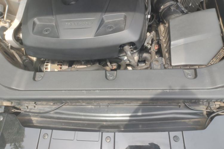 Used Volvo XC60 2021 T5 4x4 Smart Luxury Edition Engine Bay