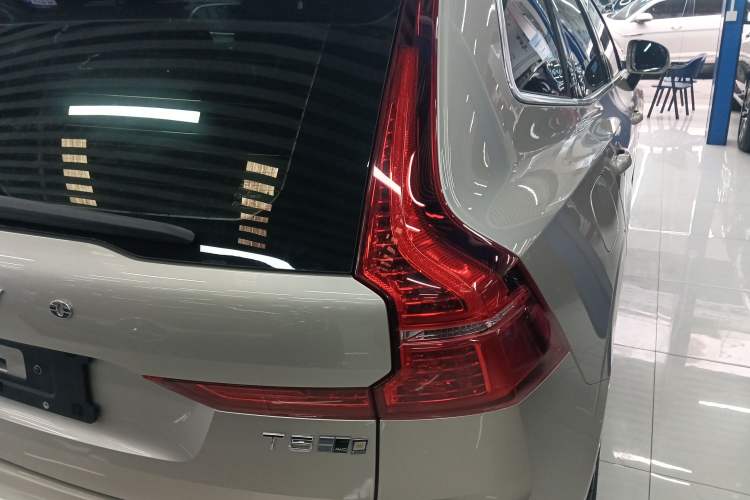 Used Volvo XC60 2021 T5 4x4 Smart Luxury Edition Exterior 3