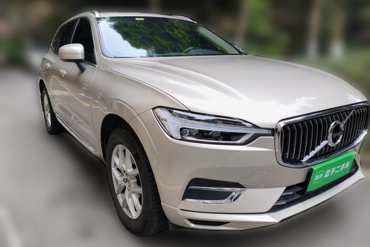 Used Volvo XC60 2021 T5 4x4 Smart Luxury Edition Front Right 45 Deg