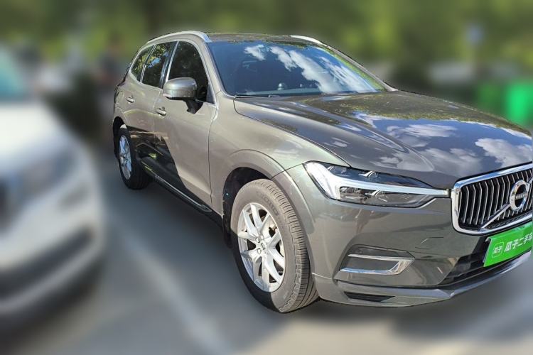 Used Volvo XC60 2021 T5 4x4 Smart Luxury Edition Front Right 45 Deg