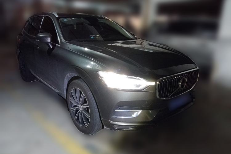Used Volvo XC60 2021 T5 4x4 Smart Luxury Edition Front Right 45 Deg