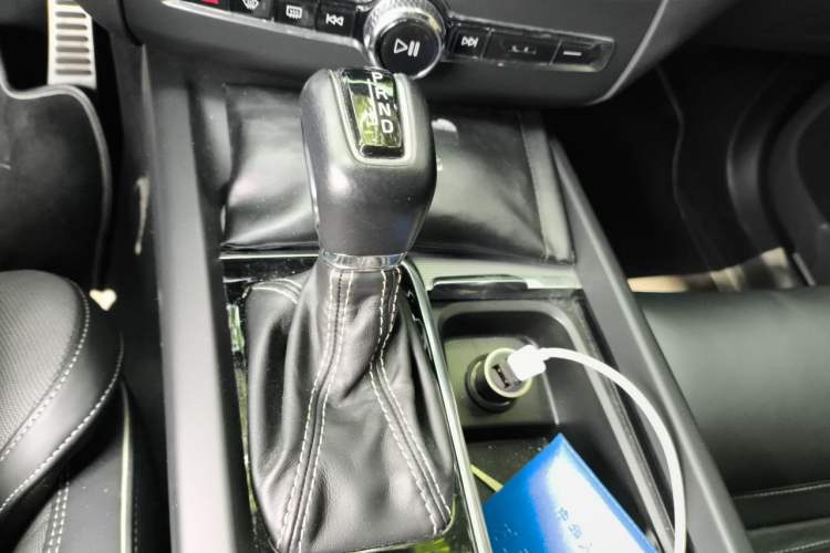 Used Volvo XC60 2021 T5 4x4 Smart & Advanced Sport Edition Gear Lever