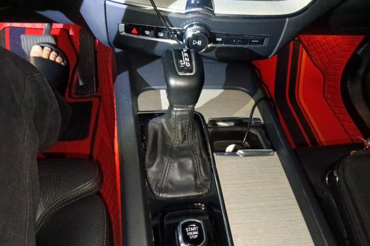 Used Volvo XC60 2021 T5 4x4 Smart Luxury Edition Gear Lever