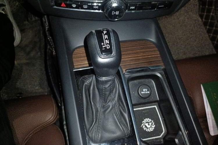 Used Volvo XC60 2021 T5 4x4 Smart Luxury Edition Gear Lever