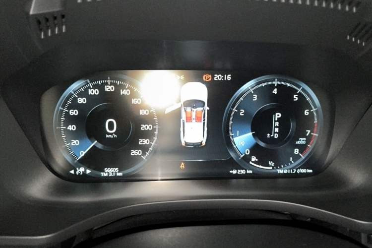Used Volvo XC60 2021 T5 4x4 Smart Luxury Edition Instrument Cluster