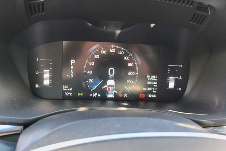 Used Volvo XC60 2021 T5 4x4 Smart Luxury Edition Instrument Cluster