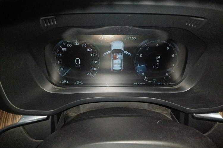 Used Volvo XC60 2021 T5 4x4 Smart Luxury Edition Instrument Cluster