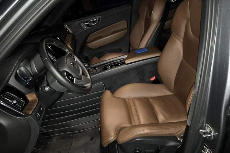 Used Volvo XC60 2021 T5 4x4 Smart Luxury Edition Left Front Seat