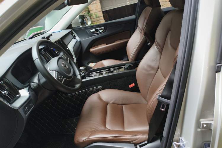 Used Volvo XC60 2021 T5 4x4 Smart Luxury Edition Left Front Seat