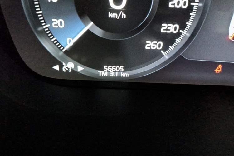 Used Volvo XC60 2021 T5 4x4 Smart Luxury Edition Odometer Close Up
