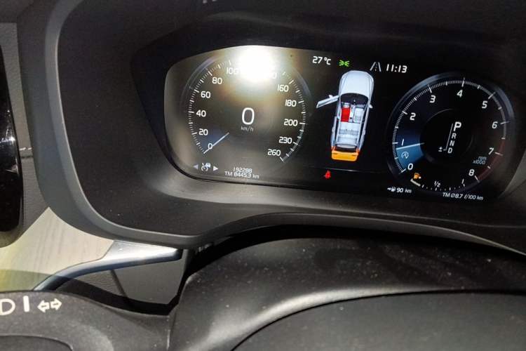 Used Volvo XC60 2021 T5 4x4 Smart Luxury Edition Odometer Close Up