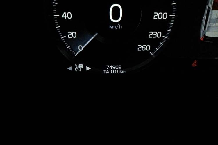 Used Volvo XC60 2021 T5 4x4 Smart Luxury Edition Odometer Close Up