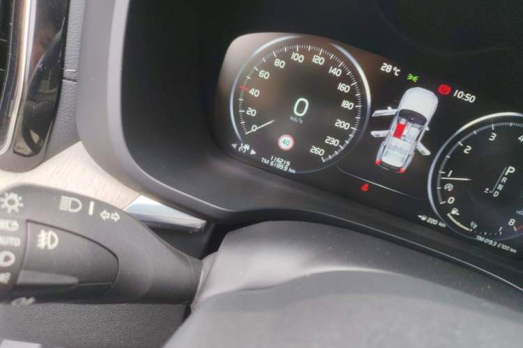 Used Volvo XC60 2021 T5 4x4 Smart Luxury Edition Odometer Close Up