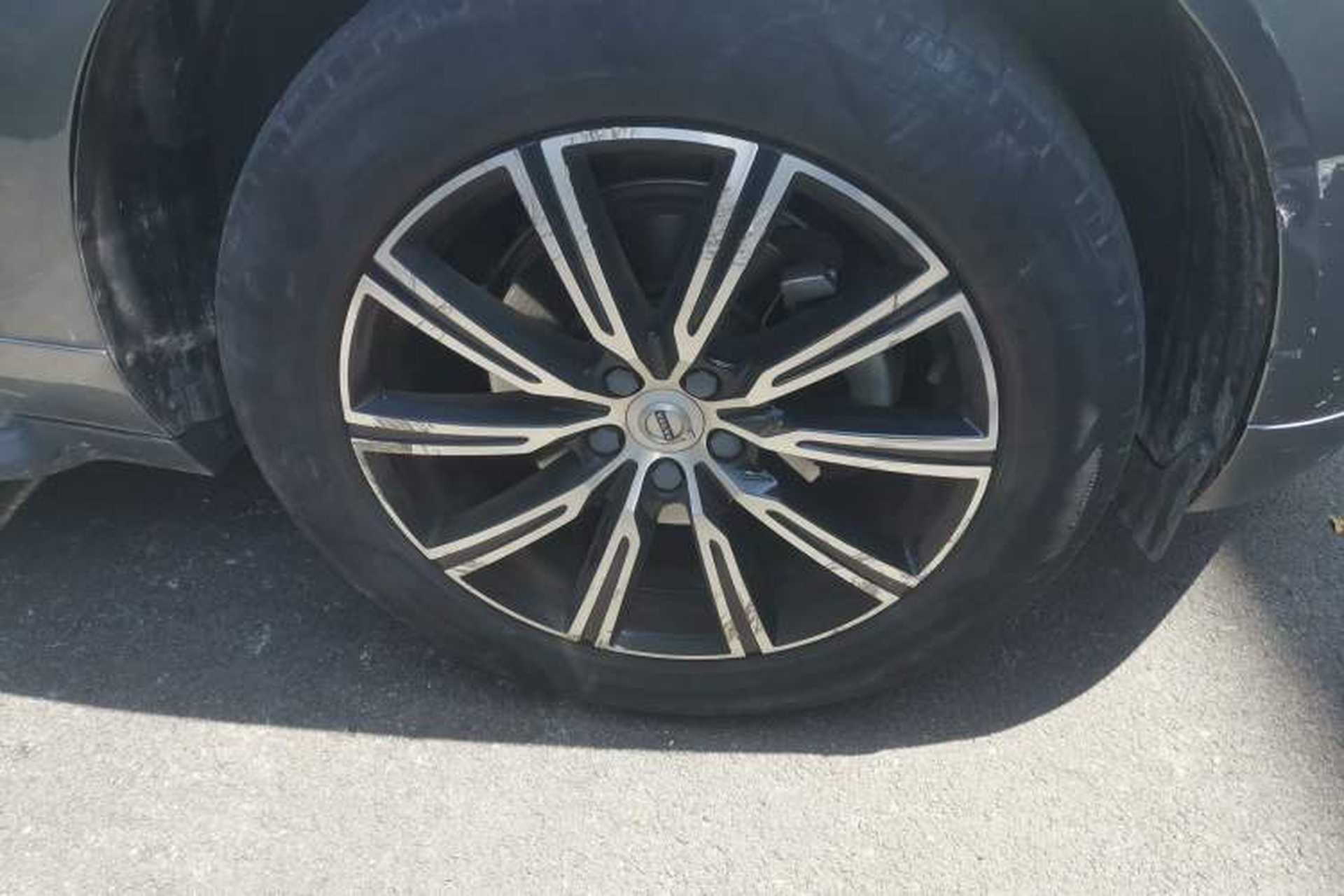Used Volvo XC60 2021 T5 4x4 Smart Luxury Edition Right Front Wheel Hub