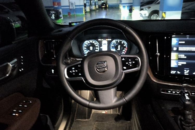 Used Volvo XC60 2021 T5 4x4 Smart Luxury Edition Steering Wheel