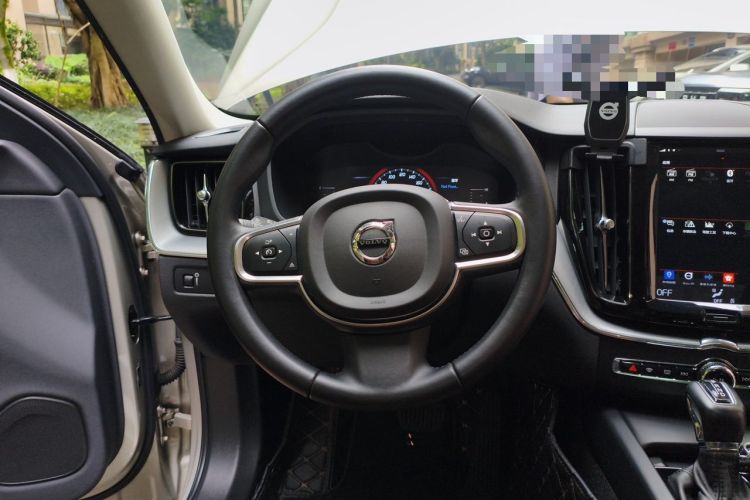 Used Volvo XC60 2021 T5 4x4 Smart Luxury Edition Steering Wheel