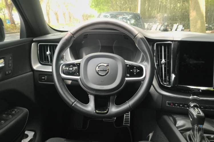 Used Volvo XC60 2021 T5 4x4 Smart & Advanced Sport Edition Steering Wheel