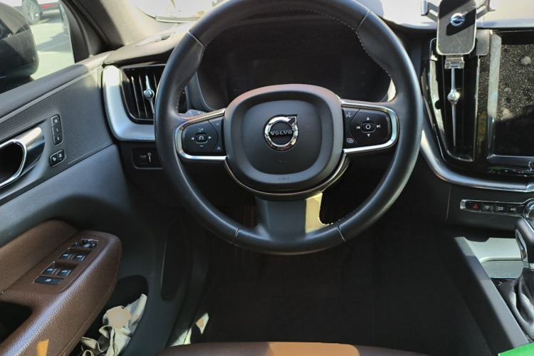 Used Volvo XC60 2021 T5 4x4 Smart Luxury Edition Steering Wheel