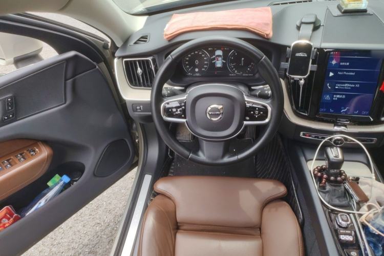 Used Volvo XC60 2021 T5 4x4 Smart Luxury Edition Steering Wheel
