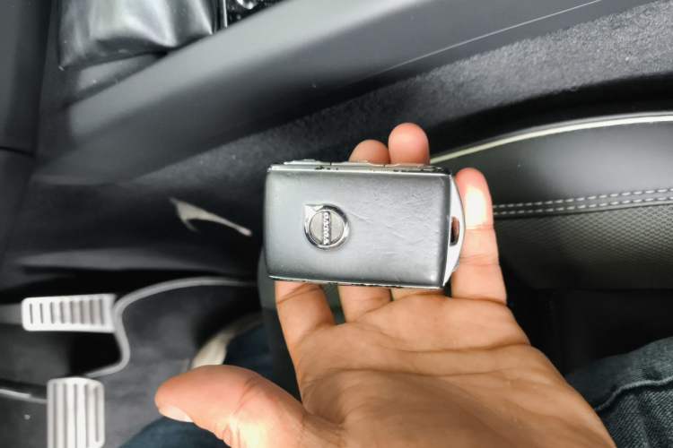 Used Volvo XC60 2021 T5 4x4 Smart & Advanced Sport Edition Vehicle Key