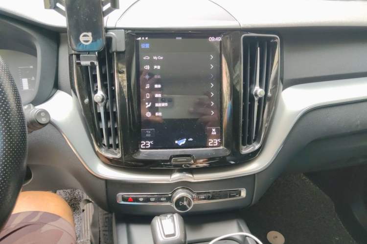 Used Volvo XC60 2021 T5 4x4 Smart Luxury Edition Audio And AC Panel