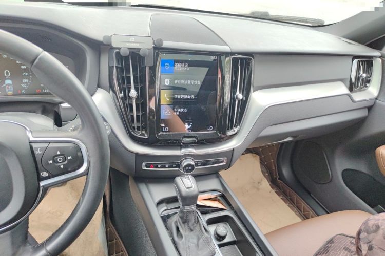 Used Volvo XC60 2021 T5 4x4 Smart Luxury Edition Audio And AC Panel