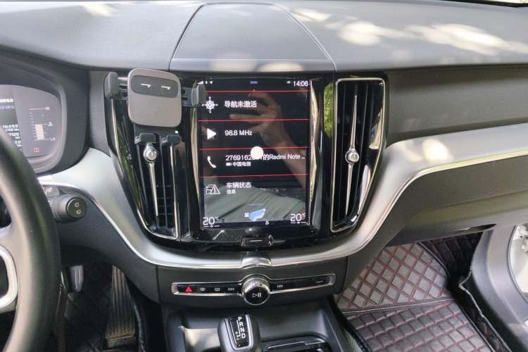 Used Volvo XC60 2021 T5 4x4 Smart Luxury Edition Audio And AC Panel