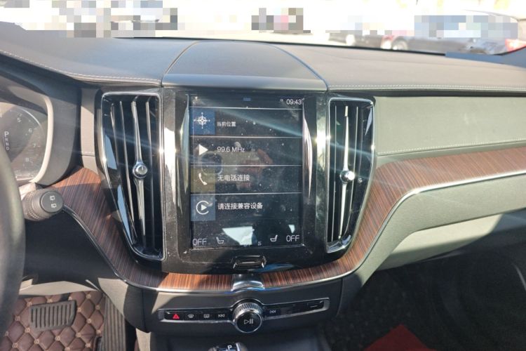 Used Volvo XC60 2021 T5 4x4 Smart Luxury Edition Audio And AC Panel