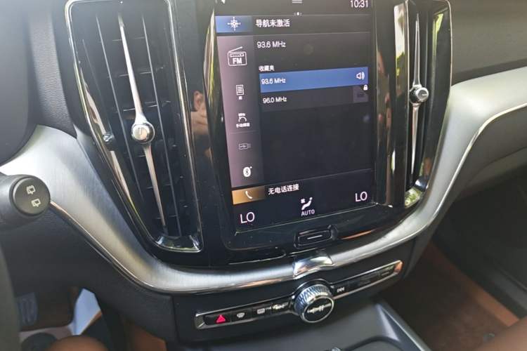 Used Volvo XC60 2021 T5 4x4 Smart Luxury Edition Audio And AC Panel