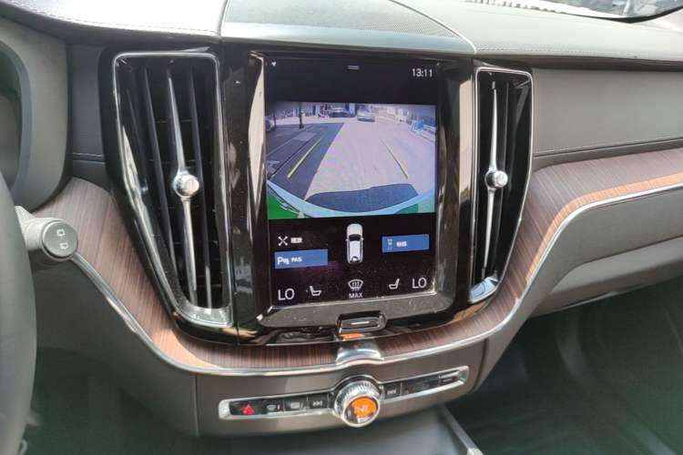 Used Volvo XC60 2021 T5 4x4 Smart Luxury Edition Audio And AC Panel