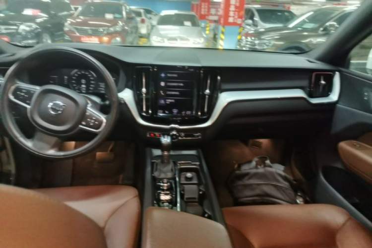 Used Volvo XC60 2021 T5 4x4 Smart Luxury Edition Audio And AC Panel