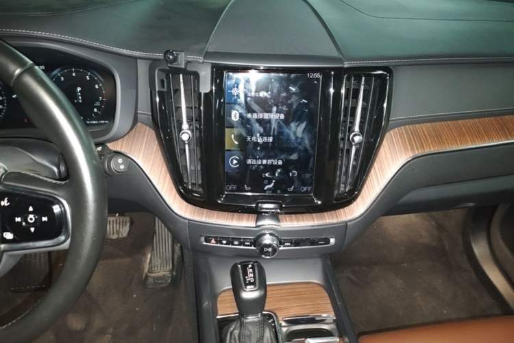 Used Volvo XC60 2021 T5 4x4 Smart Luxury Edition Audio And AC Panel