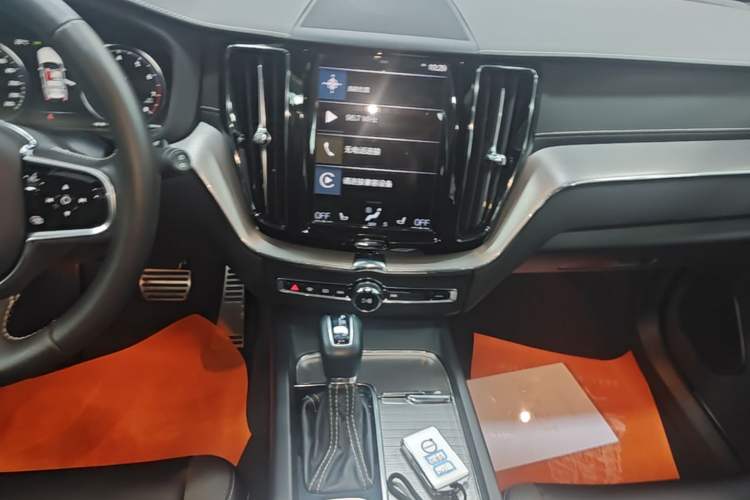 Used Volvo XC60 2021 T5 4x4 Smart & Advanced Sport Edition Audio And AC Panel