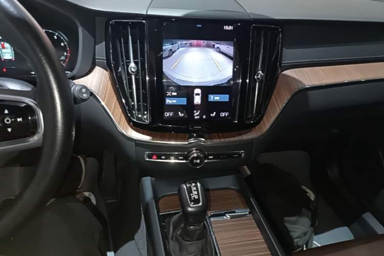 Used Volvo XC60 2021 T5 4x4 Smart Luxury Edition Audio And AC Panel