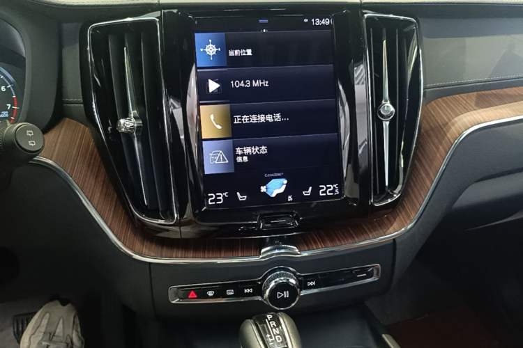 Used Volvo XC60 2021 T5 4x4 Smart Luxury Edition Audio And AC Panel