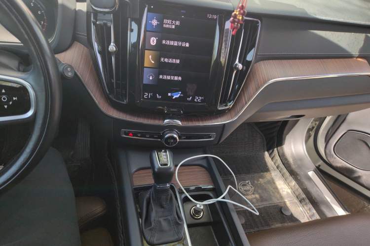 Used Volvo XC60 2021 T5 4x4 Smart Luxury Edition Audio And AC Panel