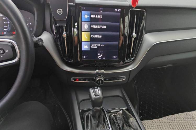 Used Volvo XC60 2021 T5 4x4 Smart Luxury Edition Audio And AC Panel