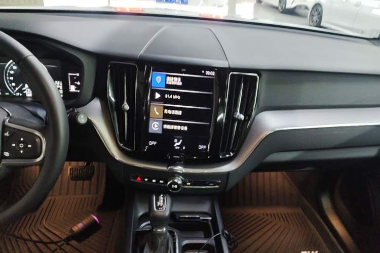 Used Volvo XC60 2021 T5 4x4 Smart Luxury Edition Audio And AC Panel
