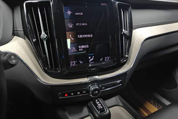 Used Volvo XC60 2021 T5 4x4 Smart Luxury Edition Audio And AC Panel